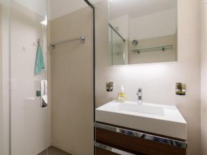 Koupelna v ubytování Apartment Residence Miralago - Utoring Apt- D32 by Interhome