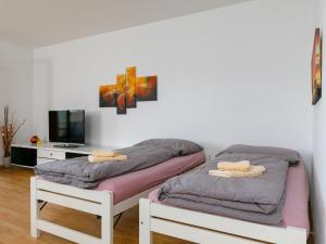 Postel nebo postele na pokoji v ubytování Apartment Residence Miralago - Utoring Apt- D32 by Interhome