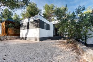 a contemporary house with a black and white facade at Luxury mobile home HIMALAJA, Oaza mira, Drage in Drage