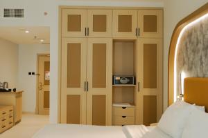 Postel nebo postele na pokoji v ubytování Sheraton Khalidiya Hotel