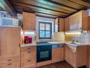 Kuchyňa alebo kuchynka v ubytovaní Holiday Home Kollerhof by Interhome