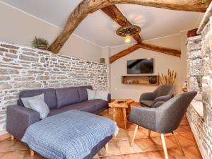 Telewizja i/lub zestaw kina domowego w obiekcie Holiday Home Narcis by Interhome