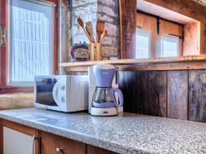 Kuchnia lub aneks kuchenny w obiekcie Holiday Home Narcis by Interhome