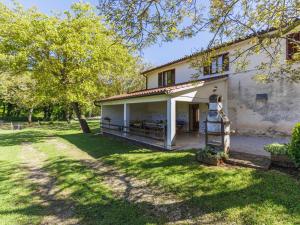 Ogród w obiekcie Holiday Home Narcis by Interhome