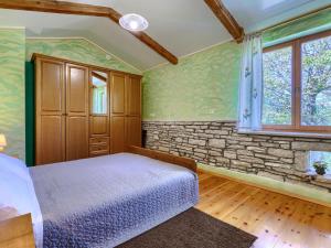Łóżko lub łóżka w pokoju w obiekcie Holiday Home Narcis by Interhome