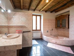 Kúpeľňa v ubytovaní Holiday Home Meri by Interhome