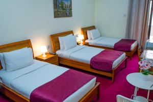Postel nebo postele na pokoji v ubytování Al Karnak Hotel