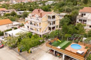 Bazén v ubytování Apartments Milic nebo v jeho okolí