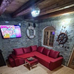 Istumisnurk majutusasutuses Vikendica Kapetan Bajski