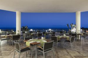 Restaurace v ubytování Barbaros Reserve Bodrum Residences Managed by Kempinski
