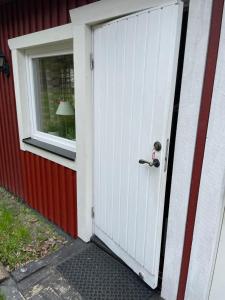 Gambar di galeri bagi Gävle hel Lägenhet Stuga i 2 plan 28 m2 Centrum 3 Furuvik 9 di Gävle