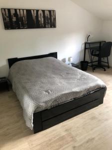 Posteľ alebo postele v izbe v ubytovaní Chambres chez Philippe