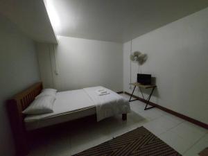 Säng eller sängar i ett rum på Thapae waterfall stay