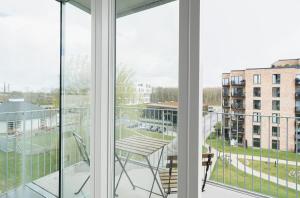 Top-class 1-bedroom apartment in Odense في أودنسه: اطلالة من بلكونة الشقة
