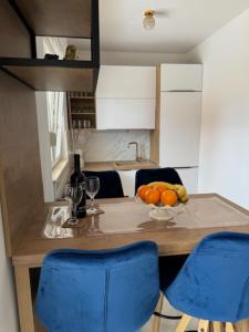 Kuchyň nebo kuchyňský kout v ubytování One bedroom apartment + 2 fotografie