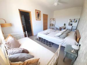 Postel nebo postele na pokoji v ubytování Villa"Kacper"cerca de Gandia ,con vistas al mar y montañas ,piscina 8-10 personas + 62 fotografií