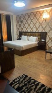 Hotel Karnal Haveli tesisinde bir odada yatak veya yataklar