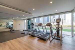 Fitness centrum a/nebo fitness zařízení v ubytování Relaxing 2BR at Vera Residences