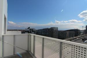 Μπαλκόνι ή βεράντα στο Stunning 2-BR apartment with balconies and beautiful views - 169