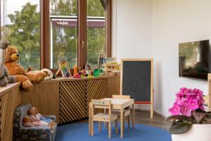 a classroom with a desk with a chalkboard and stuffed animals at Benedikt Most in Most