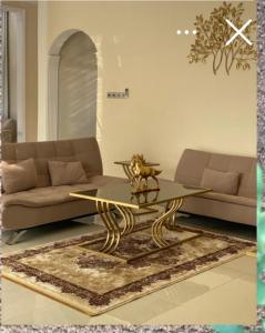 a living room with a couch and a coffee table at Alrabe3 شاليه 