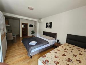 Ένα ή περισσότερα κρεβάτια σε δωμάτιο στο Apartmani Barbara Brseč