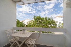 a table and chairs on a balcony with a view at Casa Blanca in Rota