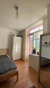 Fotografie z fotogalerie ubytování Lovely bedroom in Amsterdam v destinaci Amsterdam