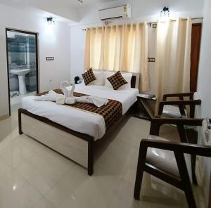 Posteľ alebo postele v izbe v ubytovaní Hotel Aman Residency