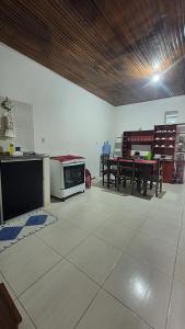 a kitchen and dining room with a stove and a table at Casa no centro de Areia in Areia