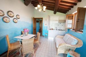 a kitchen and dining room with a table and chairs at Agriturismo Gattogiallo in Montegabbione