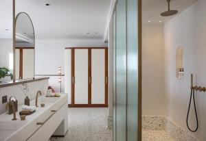 Phòng tắm tại Nammos Hotel Mykonos