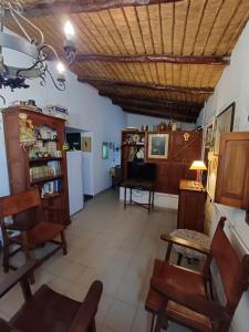 a living room with chairs and a table at La Arcadia in Tafí del Valle