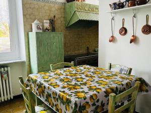 a kitchen with a table with a flowered table cloth at Ma'Già 2 in Fresonara