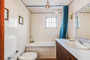 Koupelna v ubytování Casa da Falésia + 32 fotografií