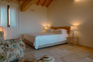 Postel nebo postele na pokoji v ubytování Agriturismo Cheloni + 37 fotografií