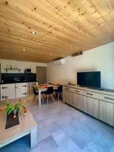 Dapur atau dapur kecil di Le Gîte des poiriers