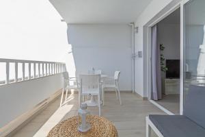 Balkón nebo terasa v ubytování Palmeras Apt - Pool & Terrace - next to Beach