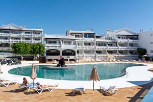 Bazén v ubytování Palmeras Apt - Pool & Terrace - next to Beach nebo v jeho okolí