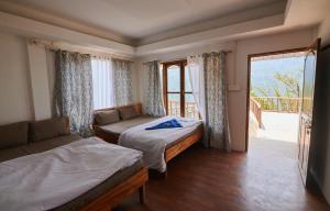 Postel nebo postele na pokoji v ubytování Skyline Retreat Lungchu