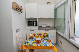 Кухня или мини-кухня в Casa L'Aurora
