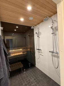 Baðherbergi á Private, comfortable apartment , Sauna, 2 bedroom