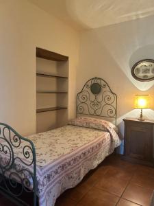 A bed or beds in a room at B&B Villa il Poggetto Még 37 kép