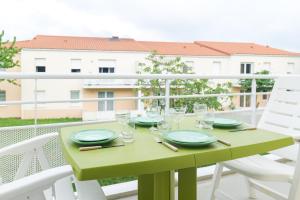 Balkón alebo terasa v ubytovaní Appartement dans résidence au calme avec piscine