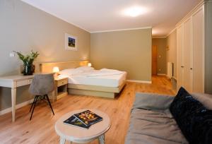 Postel nebo postele na pokoji v ubytování Landhotel Latscherhof
