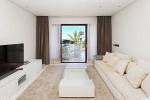 Μια τηλεόραση ή/και κέντρο ψυχαγωγίας στο Doncella Beach luxury with ocean view