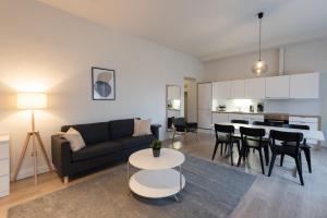 Η κουζίνα ή μικρή κουζίνα στο Forenom Serviced Apartments Turku Uudenmaankatu