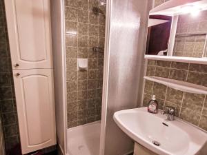 Koupelna v ubytování Apartment Top A45 by Interhome