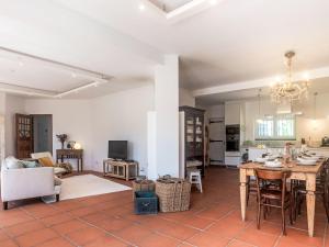 Posezení v ubytování Villa Colares by Interhome