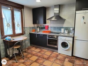 Kuchyň nebo kuchyňský kout v ubytování Casa Rural Casa Jacinta